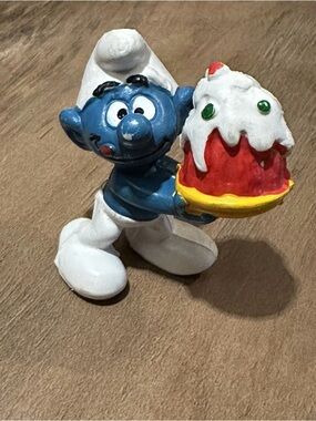 Smurf Cake Red Schleich Hong Kong PVC Figure Toy 1978 Peyo Vintage Holiday